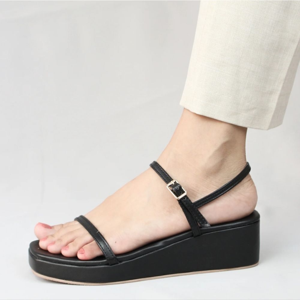 BRAND NEW CHINESE LAUNDRY SARTI DOUBLE ANKLE STRAP PLATFORM WEDGES SANDAL
